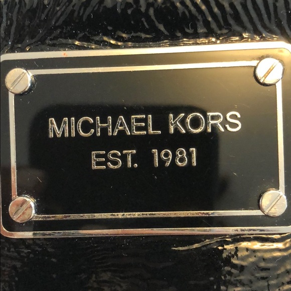 Michael Kors mini wrist wallet - Picture 1 of 3